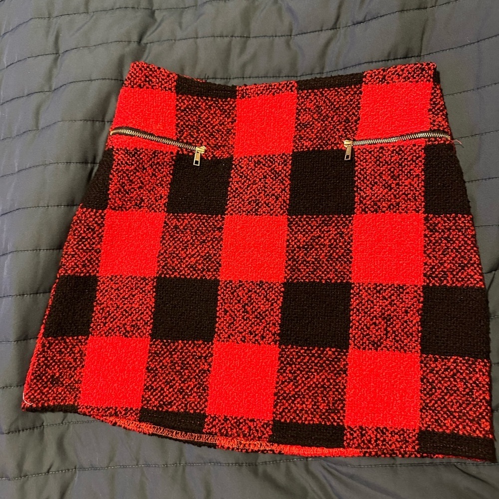 Houndstooth red and black size medium mini skirt